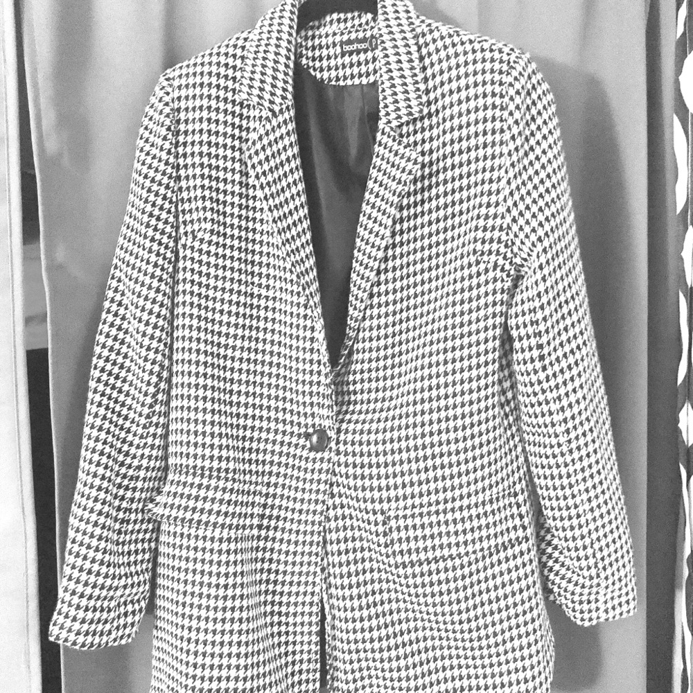 Beautiful Houndstooth Blazer